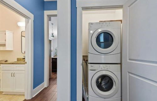 Fun & Renovated Artsy Downtown Apt Dog Friendly with Fully Fenced Backyard and Private Parking - Foto 22