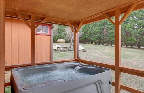 Blue Ridge Hideaway! Cabin with Hot Tub and Views - Foto 2