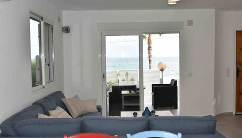 Villa en primera línea de mar con piscina privada - Foto 2