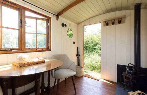 Harbour Ranch Hut - Rustic Countryside Escape - Photo 5