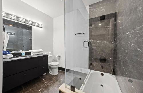 Unique Black Home in the Heart of Shelby Park - Foto 61