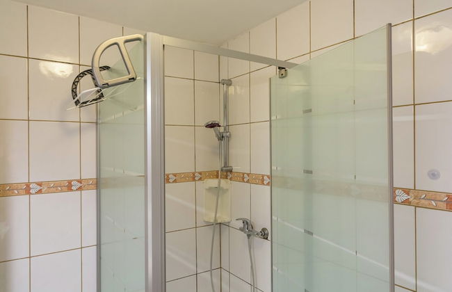 Perfect Spot on Edge of Large Woods with Hot Tub - Photo 11