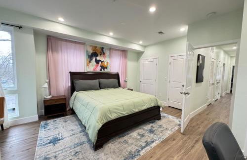 LUX Spacious Townhouse 4BR in DC - Photo 35