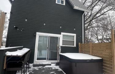 Hot Tub Amazing Location! Modern Ohio City Luxury 2 King Beds - Foto 2