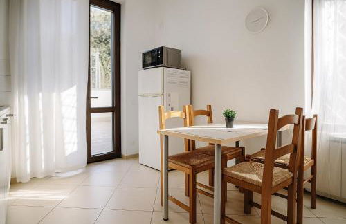 Free parking 5 minutes from the bus stop - Foto 8