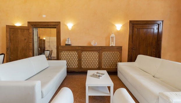 Coin salon dans le hall