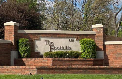 2BR Penthouse Condo - 2 Pools - Close to the Strip - Stairs Required - FREE TICKETS INCLUDED - FHC-24 - Foto 39