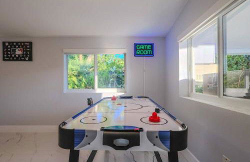 4 Bedroom Villa Pool Game Room By Beach & Hard Rock - Foto 2