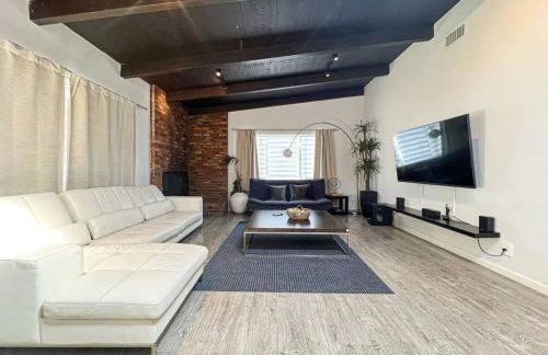 Bright 2-BR Home Near LAX with Shared Yard - SH2-LAD - Foto 11