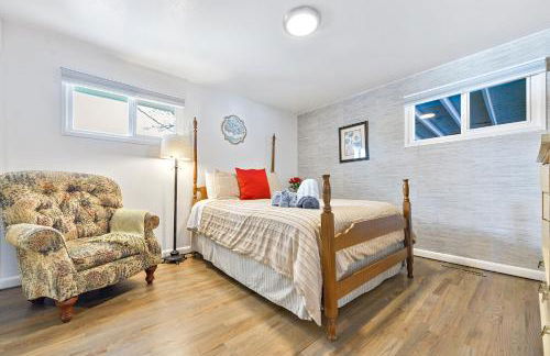 Family Perfect 4BR Home with Hot Tub, Pool Table, Fenced Yard, Cozy Fireplace, Mountain Views, Walkable Neighborhood, Near Parks, Dining, and Adventure - Foto 48