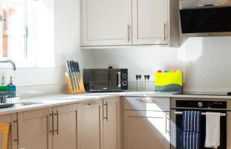 Stylish 2-Bedroom Stay with All Comforts of Home # 2 - Foto 4