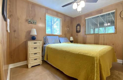 Barney's Retreat- Rustic cabin on the river! - Foto 9