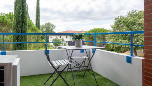 L'Airbusien - Terrasse et parking - Airbus à coté - Foto 2