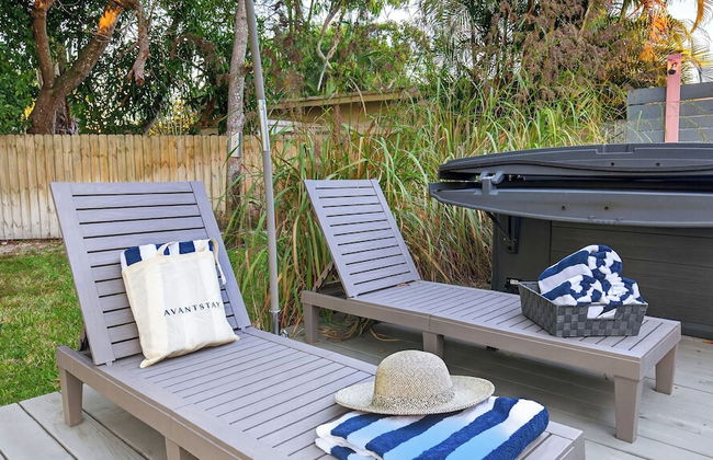 Hot Tub, Firepit, Deck | 10mins to Beach | Middle Terrace Cottage by AvantStay - Foto 38