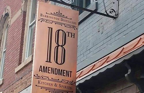 It's A Wonderful Life - Main St Penn Yan - Walk to Shops & Dining - Hot Tub - Pets OK - Seneca & Keuka Lake - Foto 7