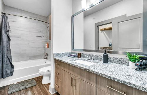 Bright 2BD 2BA Suite Gym and Pool City Center Stay - Foto 23