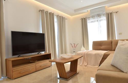 Villa Muskatel KRK -with heated covered pool - Photo 70