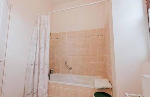Gîte cosy en Berry avec jardin et parking, proche de Châteauroux, pour 10 personnes - FR-1-591-31 - Foto 11