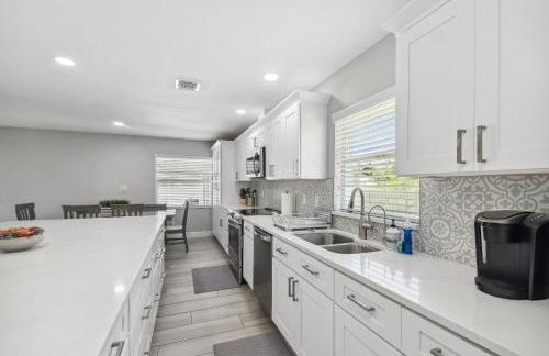 Lake House Westchase area. Heated Pool Waterfront! - Foto 33