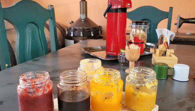 Excursão a Monte Sião, Serra Negra, Amparo e Pedreira - Foto 5, Degustação de produtos atesanais