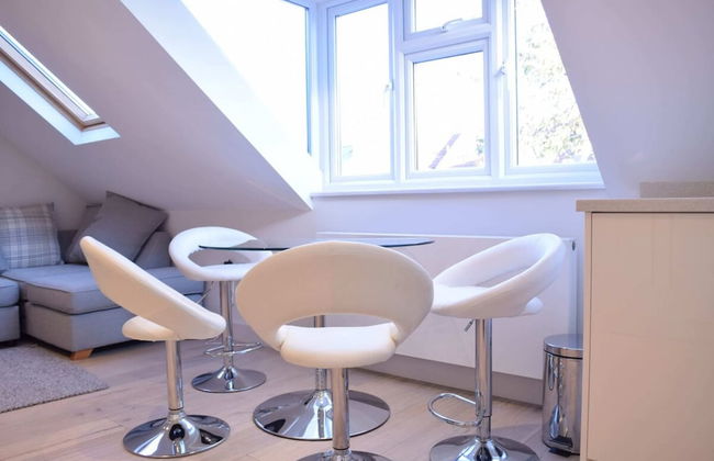 Stylish 2 Bed Apartment in West Hampstead - Photo 9