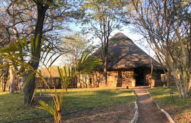 Bungalow 2 on This World Renowned Eco Site 40 Minutes From Vic Falls Fully Catered Stay - 1982 - Foto 16