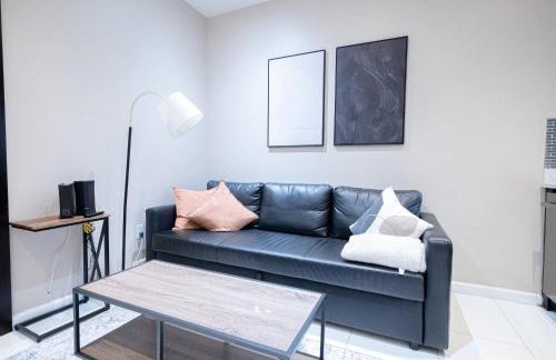 Comfy 2 bedroom apartment on Central Park West - Photo 3