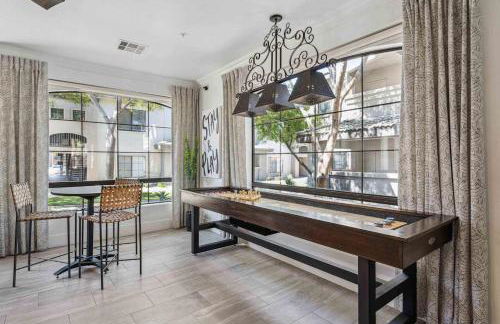 Boulevard Stays Quiet Modern 2BR Pickleball Pool Parking Gym 06 - Foto 24