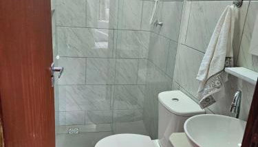 Studio com ar condicionado e estacionamento gratuito próximo ao aeroporto e praias - Foto 5