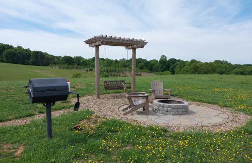 Bedford Cabin w/ Porch, 5 Mi to Historic District! - Foto 21