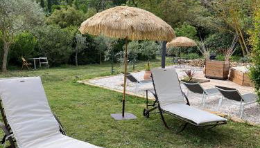 L Atelier gîte 3 étoiles avec piscine Le Jas des Oliviers - Foto 3, sunbed