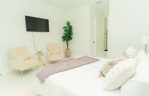 Designer Villa with Heated Pool, BBQ, Firepit, Ideal for Families & Groups - Photo 30