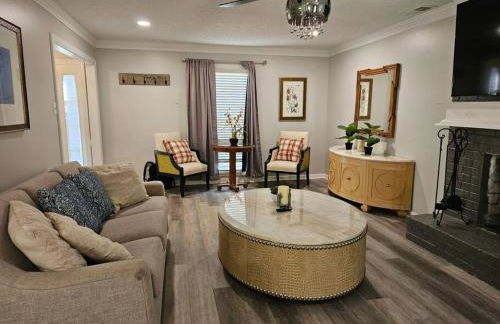 Luxury Pool with King beds Near Shops and Dining - Foto 51