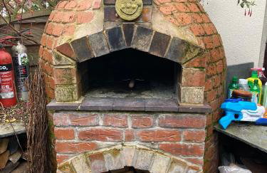 Luxury Unique Townhouse with Hottub & Pizza Oven - Foto 5