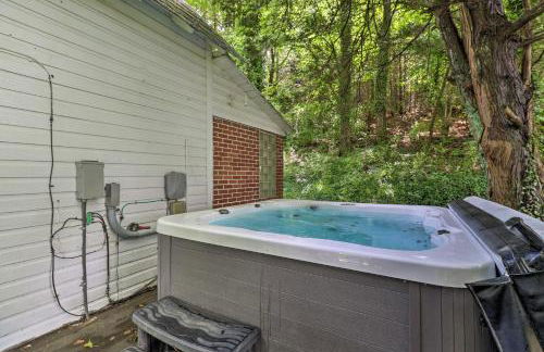Lil Red Hen Cottage in the Boone Area with Hot Tub - Foto 28