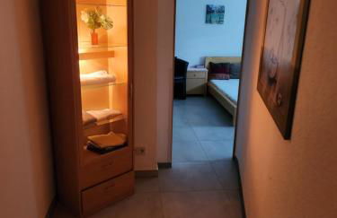 Halle, TOP -PREISE, große 79 qm SD FeWo, EG, wahlweise mit 1- 3 DZ, inklusiv TV Lounge, Küche, Bad WC Einfach und gut, Langzeitmieter VB Preise - Foto 15