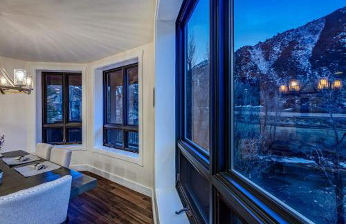 Cozy mountain home w riverfront patio - Foto 52