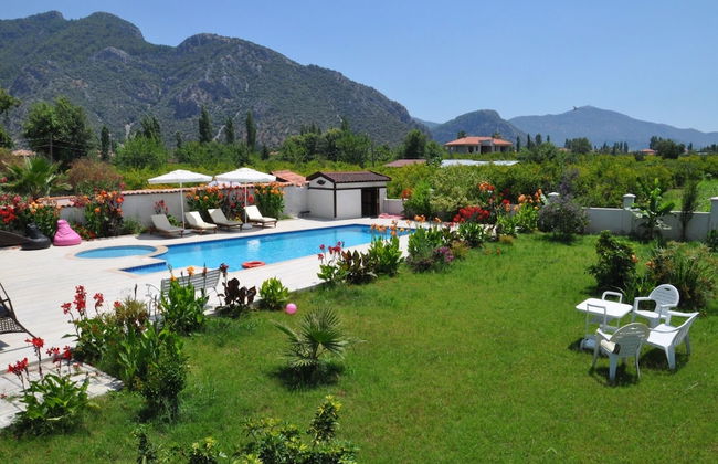 Beautiful 4-bed Villa Private Pools - Photo 28