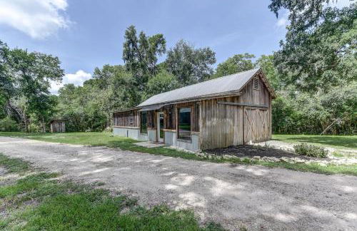 The San Bernard River waterfront provides private access to a spa, boat ramp, and jet skiing - Photo 38