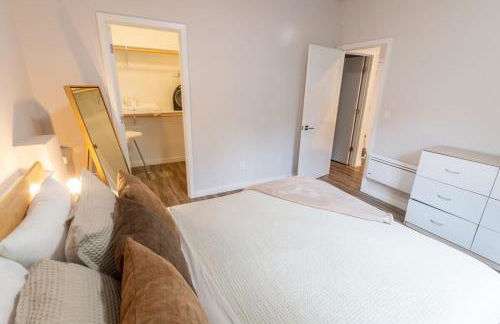 Walkable Apt Next to Restaurants, Bars, and Shops! - Foto 37