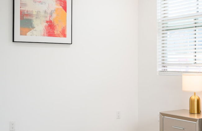 Not Affected by the Fire/modern Spacious Home With Parking & Fully Equipped Kitchen #3 - Foto 10