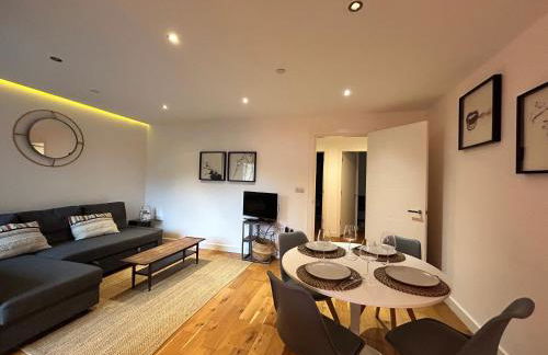 Modern 2BR East London Flat with Balcony near the tube - Foto 4