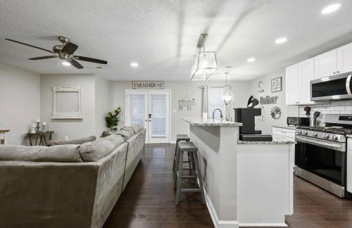 Lots of Hot Spots & Activities Near This Townhome - Foto 16