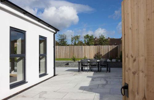 Modern 5-Bedroom Retreat Nr Coast - Foto 35