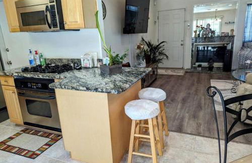 5 Minutes to South Bay Beaches! Private 2 bedroom 2 bath 2 level home with patio Excellent value! - Foto 26