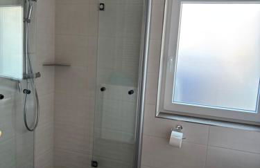 Böltser Hus Ferienwohnungen mit Strandkorb und Kamin 10 Gehminuten zum kurtaxefreien Sandstrand - Foto 75