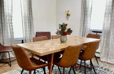 Spacious 4BR home w 2BA, a workspace & king bed! - Foto 72