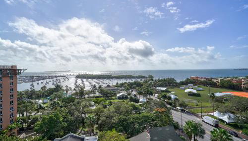 Breathtaking Direct Bay Views 2 bedroom condo with parking - Foto 2