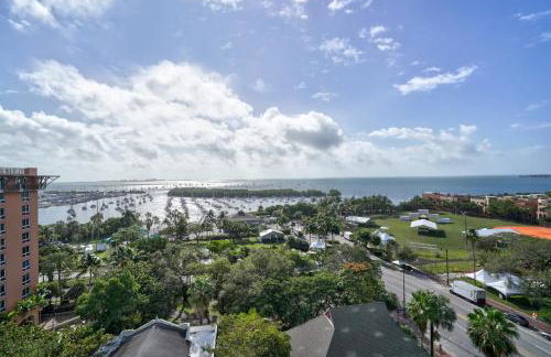 Breathtaking Direct Bay Views 2 bedroom condo with parking - Foto 2