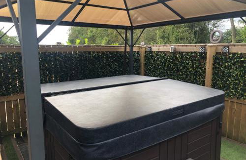 Spacious Lodge With Hot Tub - Foto 37